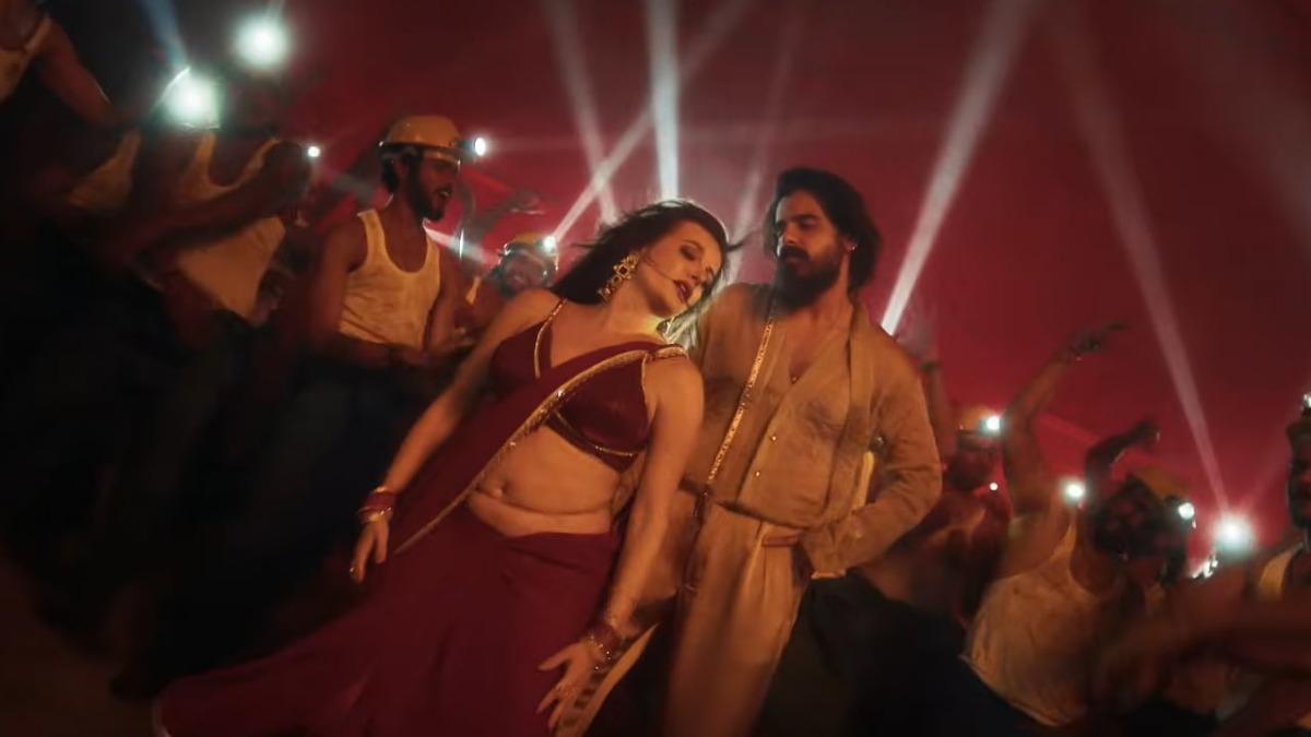 সাড়া ফেলেছে হলিউড নায়িকার সঙ্গে সিয়ামের ‘বিলেত রাজা’