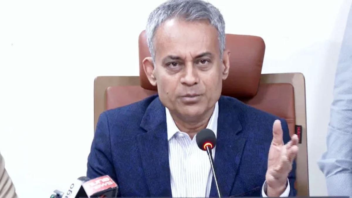 বাস ভাড়া বেশি নেওয়ার নজির মেলেনি, কোথাও কোথাও কম নেওয়া হচ্ছে : সড়কমন্ত্রী