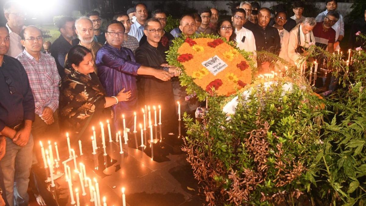 শহীদদের শ্রদ্ধা জানিয়ে ঢাবিতে ‘গণহত্যা দিবস’ পালন