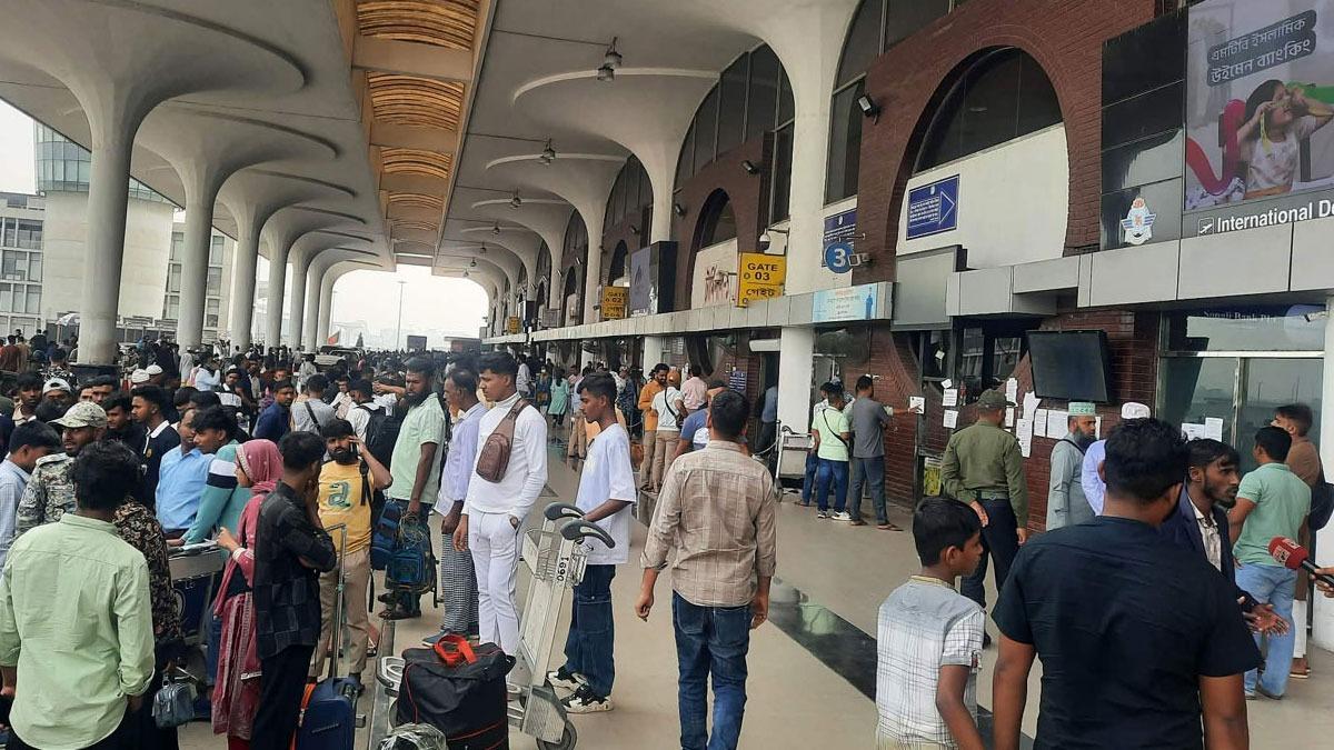 শাহজালালে আটকে পড়া যাত্রীদের সেবায় হটলাইন চালু