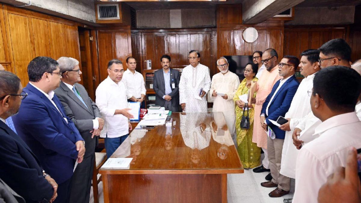 ১২ সিটির পরিচ্ছন্নতাকর্মী পাচ্ছেন প্রধানমন্ত্রীর উপহার