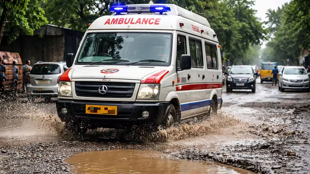 ভাঙা সড়কে তীব্র ঝাঁকুনিতে জেগে উঠলেন ‘মৃত’ নারী!