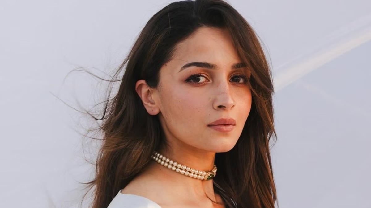 আবারও পিছিয়ে গেল আলিয়া ভাটের ‘আলফা’