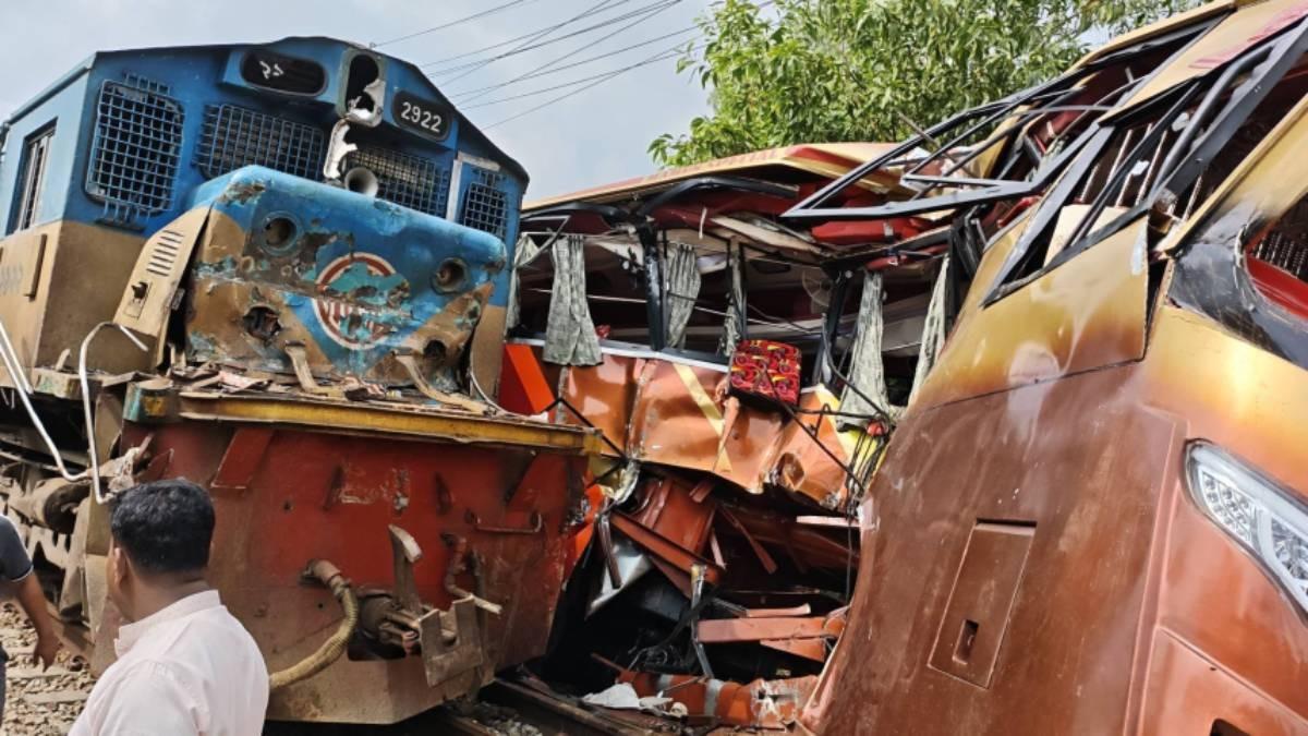কুমিল্লায় ট্রেন দুর্ঘটনায় নিহত ১২ জনের পরিচয় মিলেছে