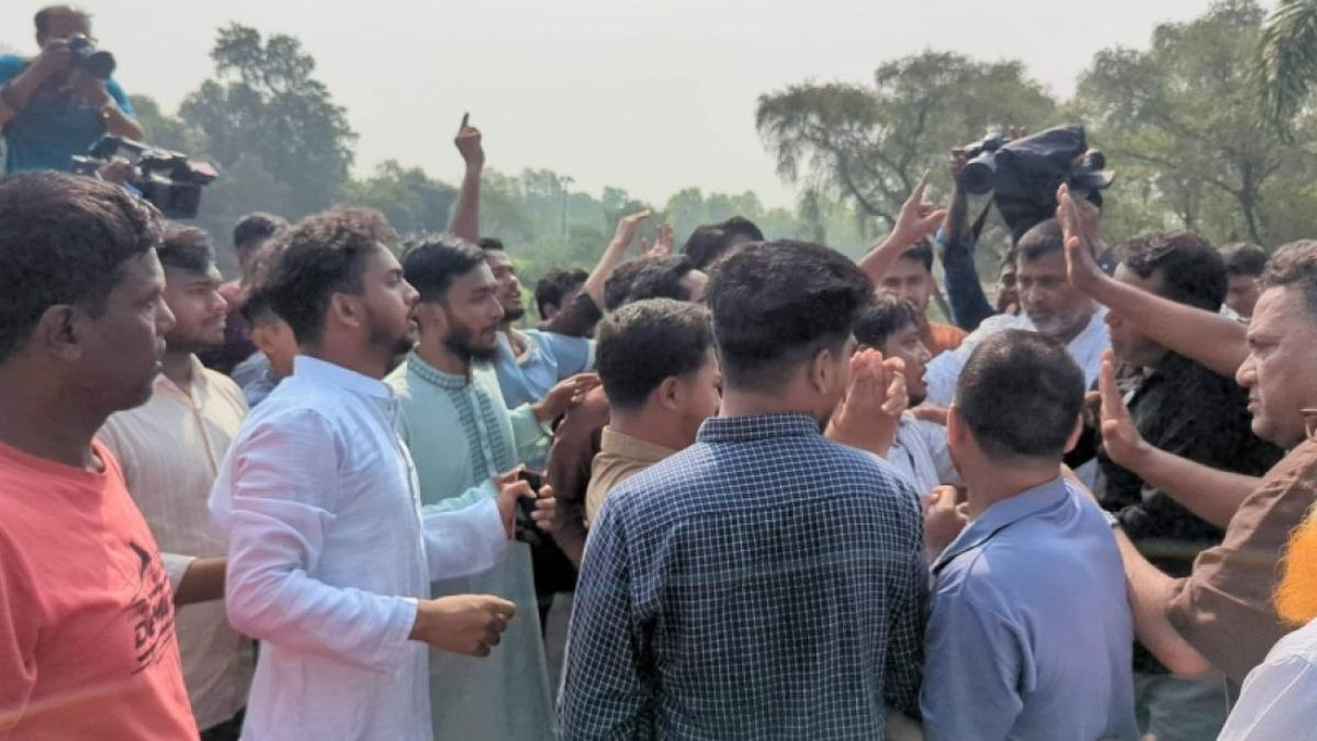 স্মৃতিসৌধে জাতীয় পার্টি-ছাত্রশক্তির নেতাকর্মীদের হাতাহাতি