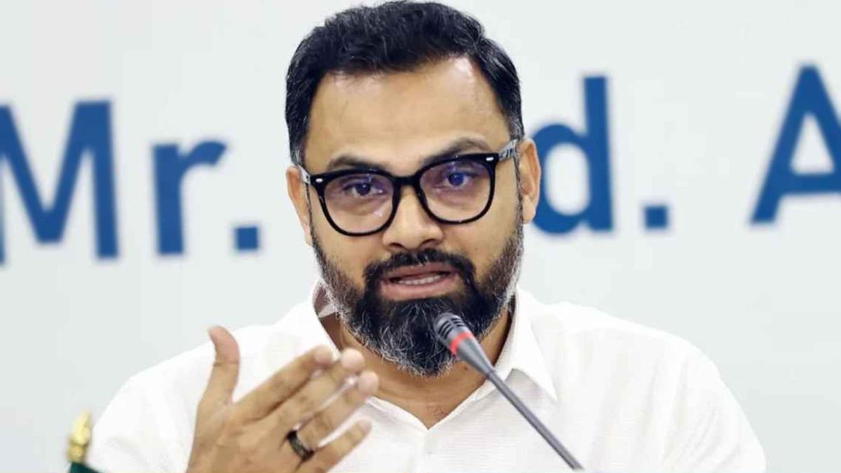 জাতীয় ক্রীড়াবিদদের দেওয়া হচ্ছে ক্রীড়া কার্ড