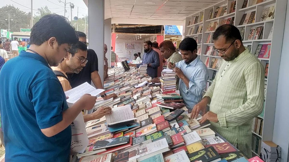 সরকার পাল্টালে কেন বদলে যায় ‘রাজনৈতিক ইতিহাসের বই’