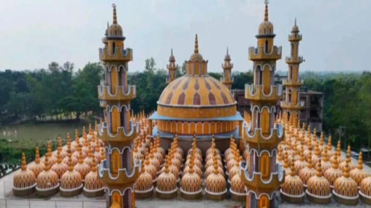 স্থাপত্য শৈলীর অনন্য নিদর্শন টাঙ্গাইলের ২০১ গম্বুজ মসজিদ