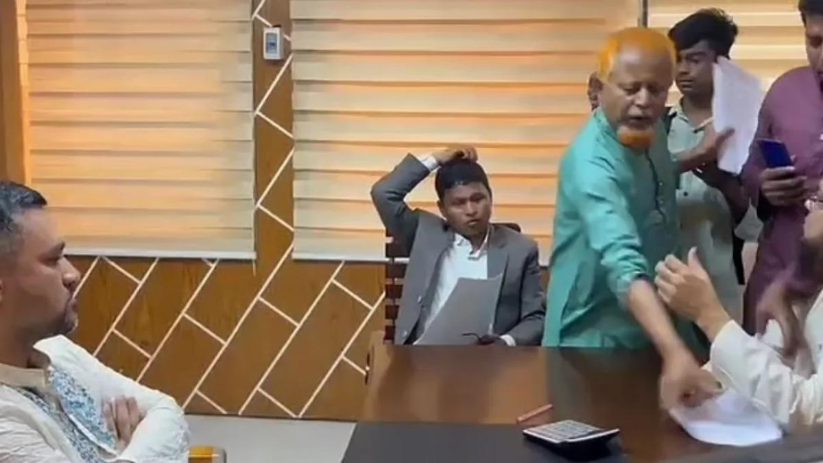 নিয়োগ পরীক্ষার কাগজ কেড়ে নেয়া বিএনপি নেতার নামে মামলা