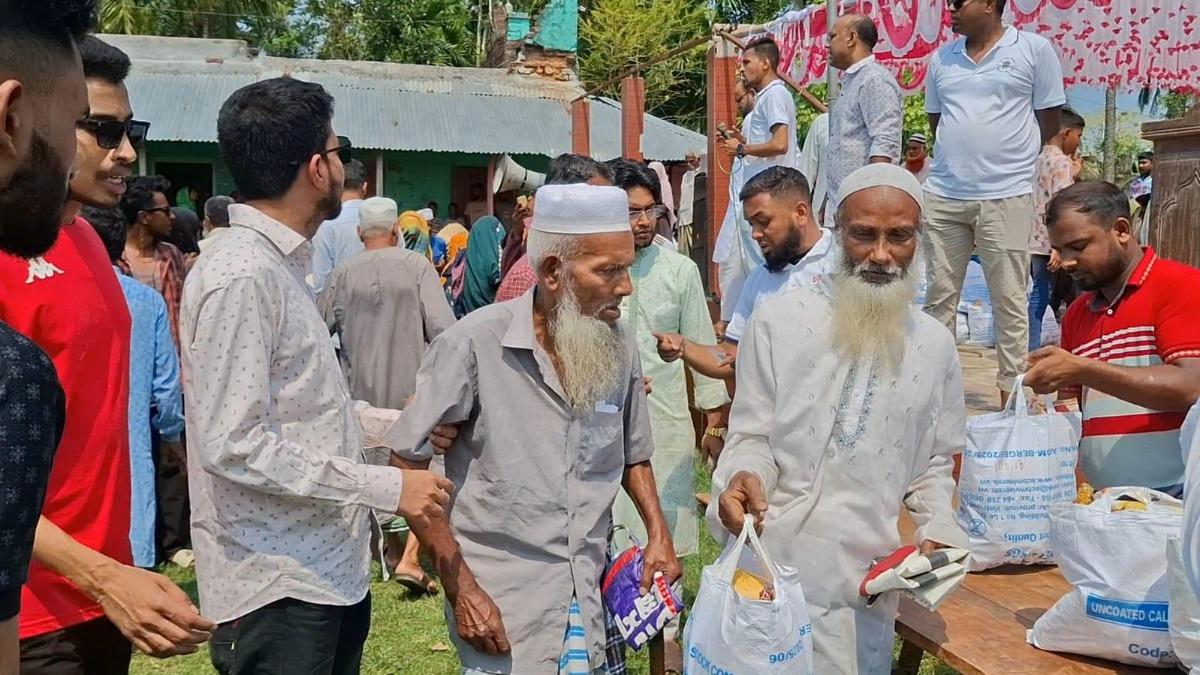 ১০ টাকায় ঈদ বাজার, হাসি ফুটল ৫৬০ পরিবারে