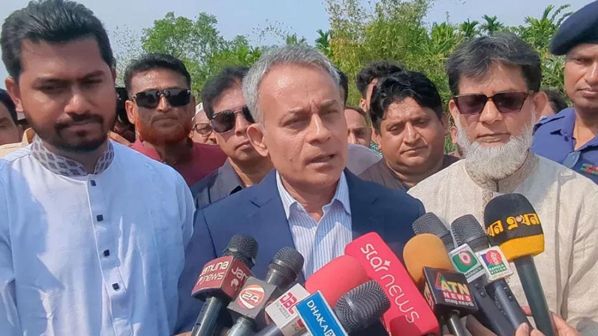 ঈদযাত্রা নির্বিঘ্নে গণপরিবহনে পর্যাপ্ত তেল দেওয়া হচ্ছে
