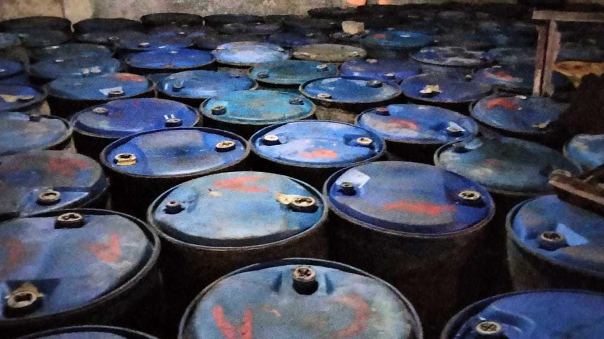 তেল মজুতের তথ্য দিলেই পুরস্কার