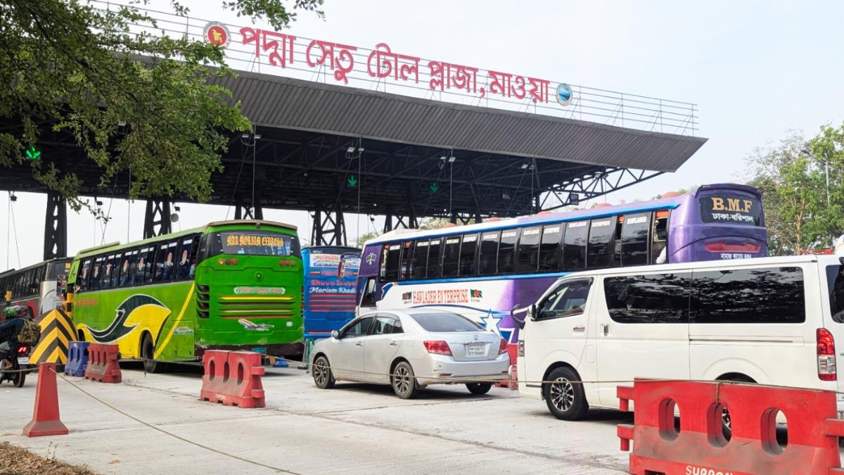 ঈদযাত্রায় পদ্মা সেতুতে স্বস্তি, বাড়তি ভাড়ায় অসন্তোষ
