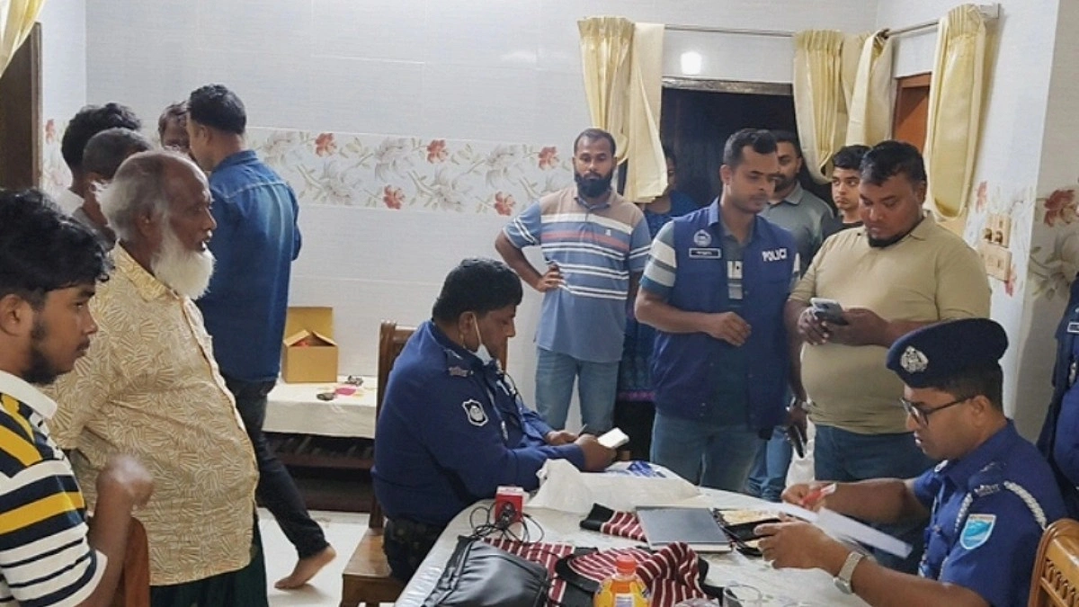 মানিকগঞ্জে আওয়ামী লীগ নেতার ভাইয়ের ফ্ল্যাটে ডাকাতি