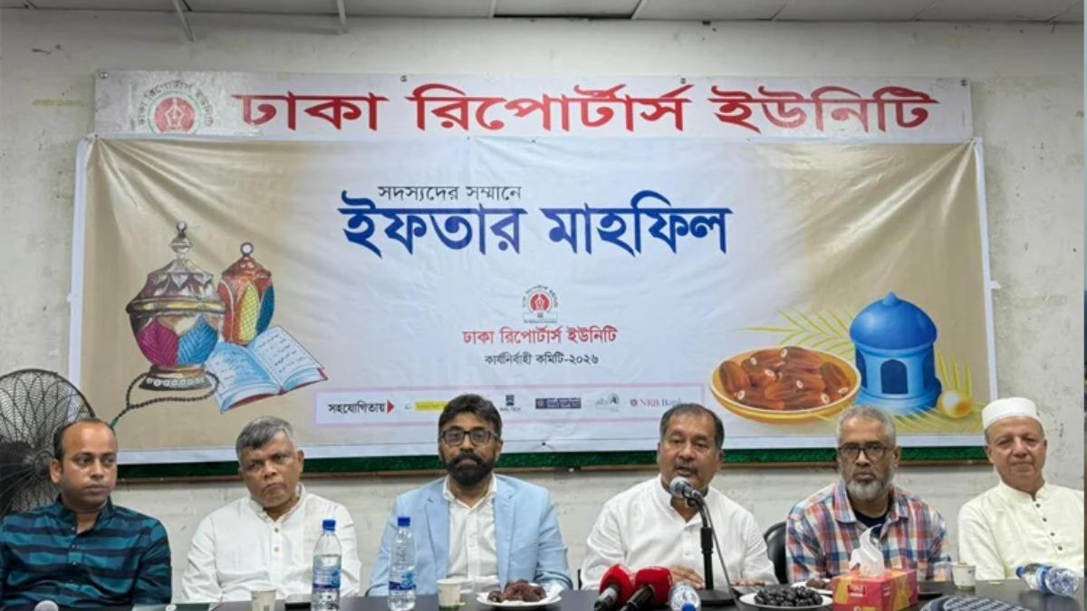গার্মেন্টস শ্রমিকেরও যে জব সিকিউরিটি আছে, সাংবাদিকদের নেই