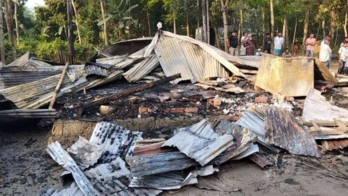 আধিপত্যের সংঘর্ষে নিঃস্ব অন্তত ২০ পরিবার