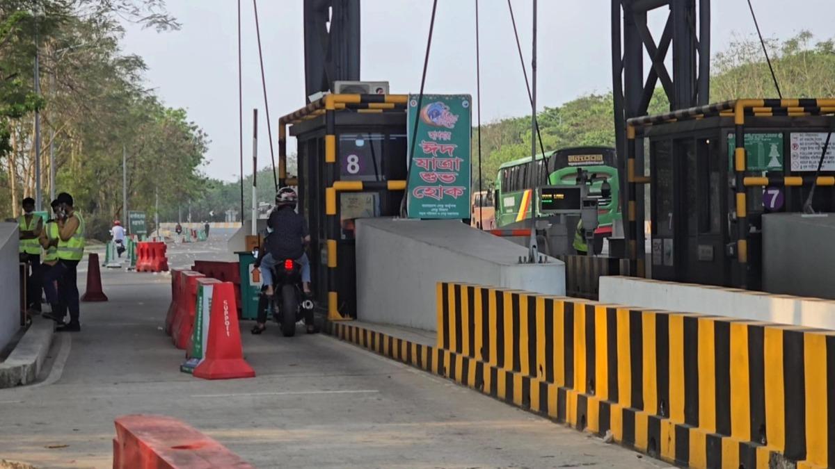 ঈদ যাত্রার শেষ দিনে যানবাহনের চাপহীন পদ্মা সেতু