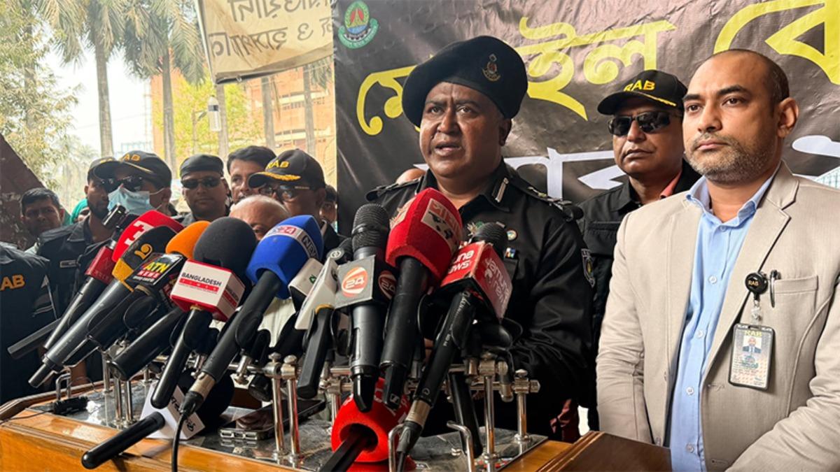 রাজধানীর তিন হাসপাতালে দালালবিরোধী অভিযান, আটক ২০