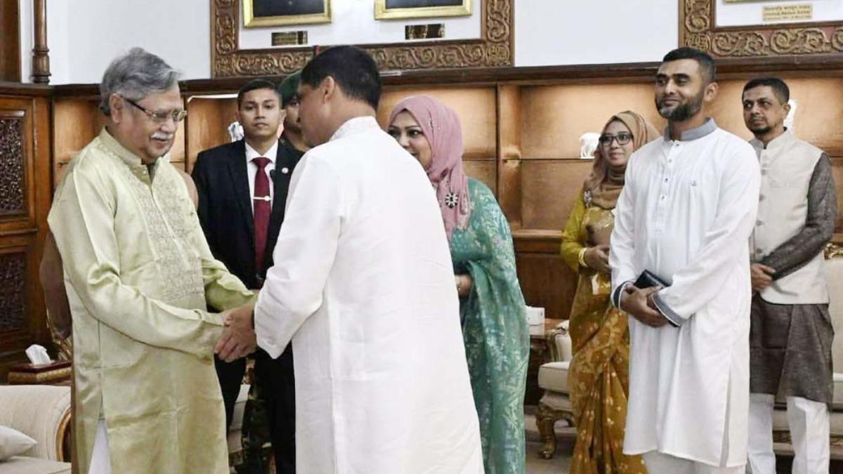 রাষ্ট্রপতির সঙ্গে শুভেচ্ছা বিনিময় বিমানবাহিনী প্রধানের