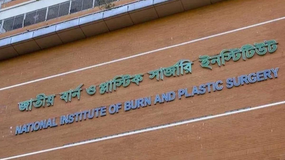 উত্তরায় গ্যাস লাইনে লিকেজ থেকে বিস্ফোরণ, শিশুসহ দগ্ধ ১০