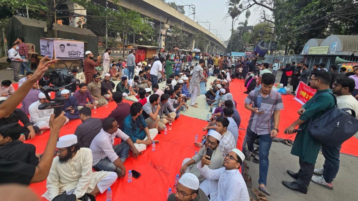 শাহবাগে ইনকিলাব মঞ্চের গণ-ইফতার