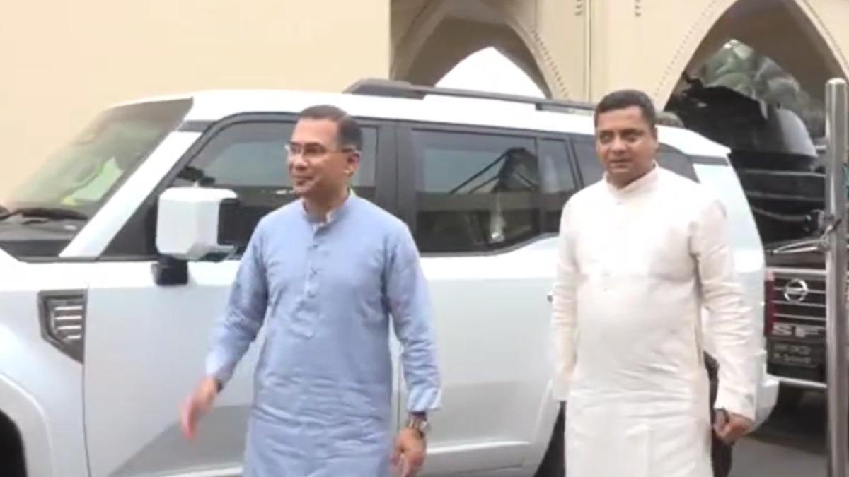 গাড়ি থামিয়ে বিভিন্ন বাহিনীর সঙ্গে প্রধানমন্ত্রীর ঈদ শুভেচ্ছা