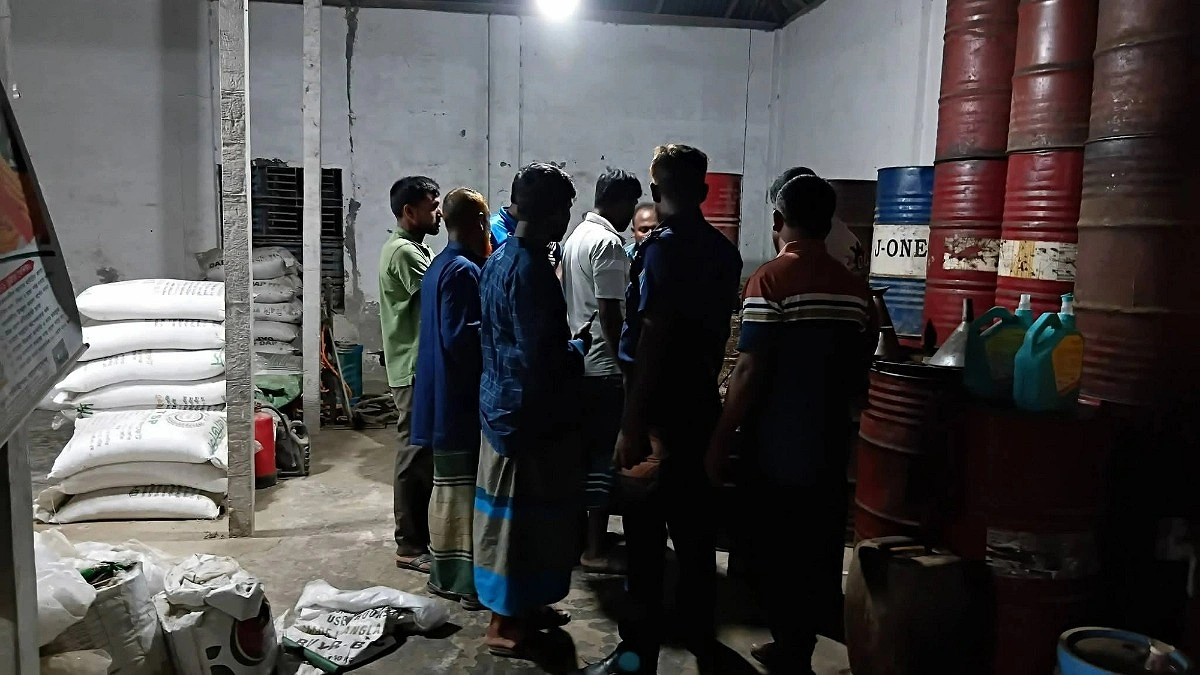 রাজবাড়ীতে সার-কিটনাশকের দোকানে মিলল ১৮৩ লিটার ডিজেল