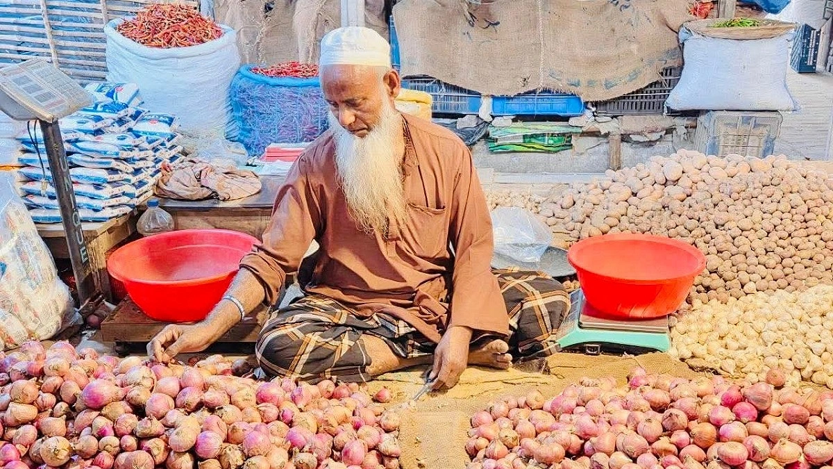 হিলির বাজারে দাম কমলো পেঁয়াজের