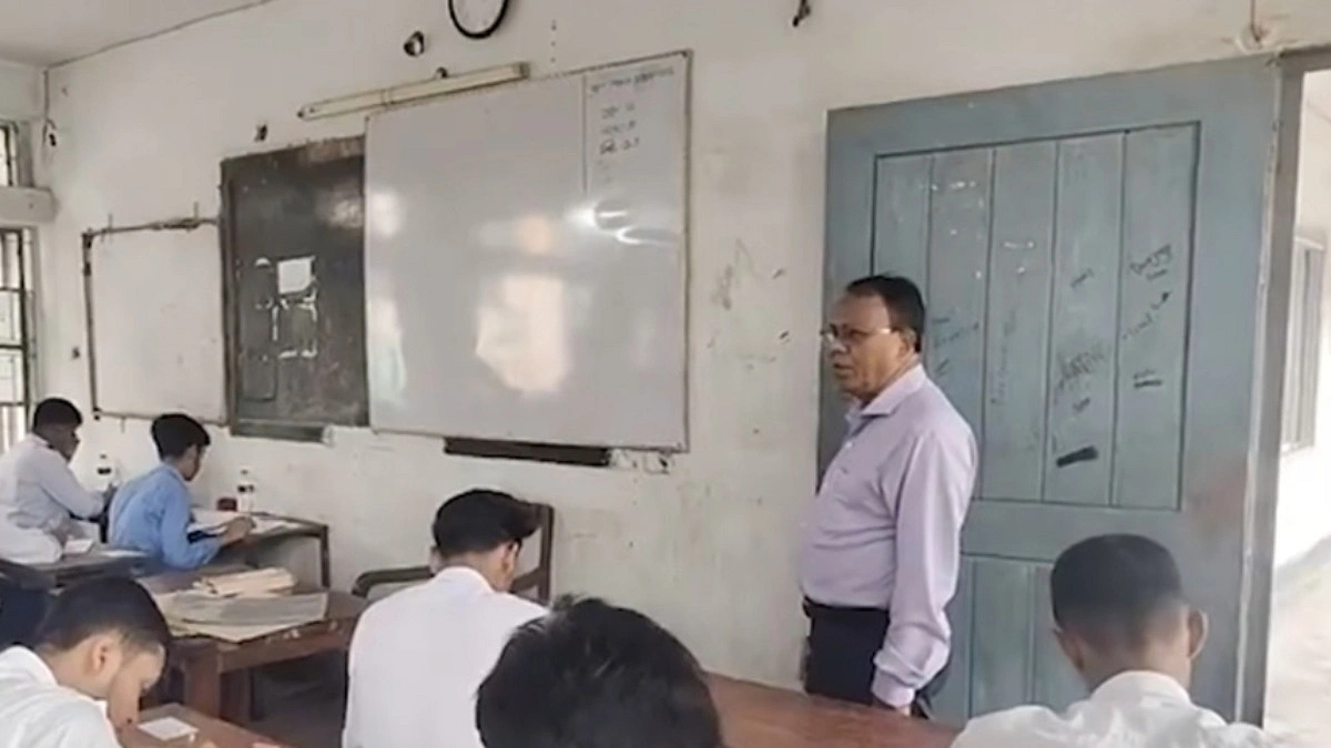 নিষেধাজ্ঞা উপেক্ষা, কেন্দ্রে ঢুকে এমপির ফেসবুক লাইভ