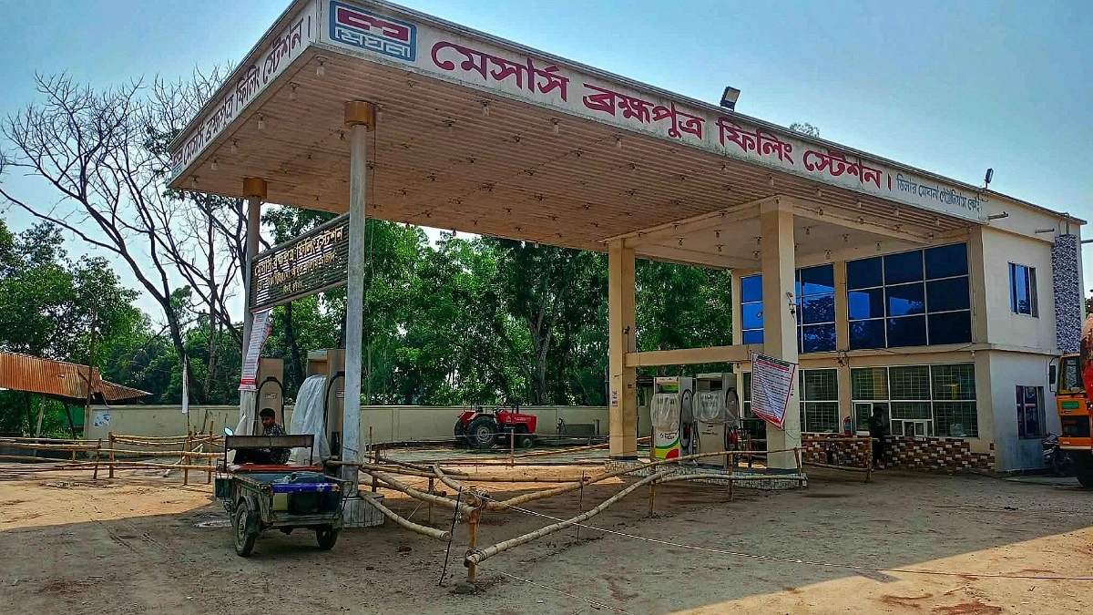 ১৪ দিন ধরে তেল বিক্রি বন্ধ দুই উপজেলায়