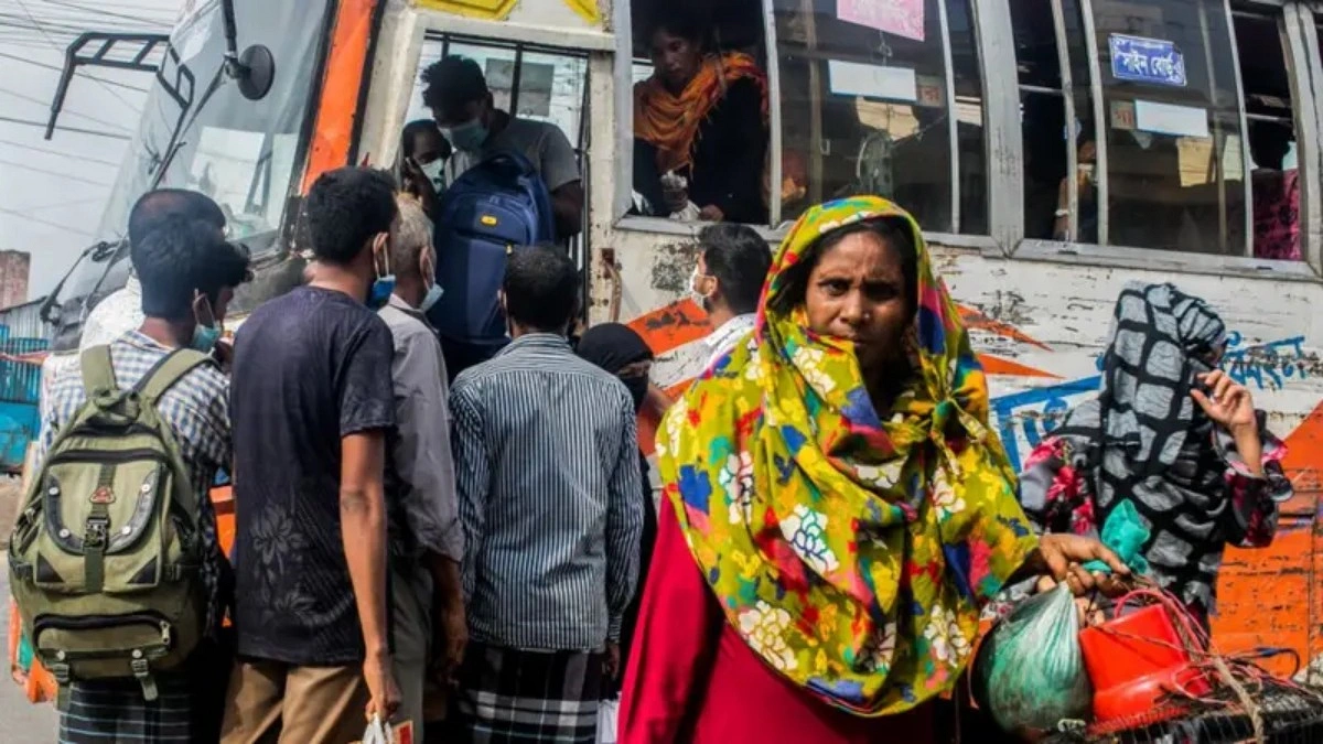 সব বোঝা যাত্রীর ঘাড়েই
