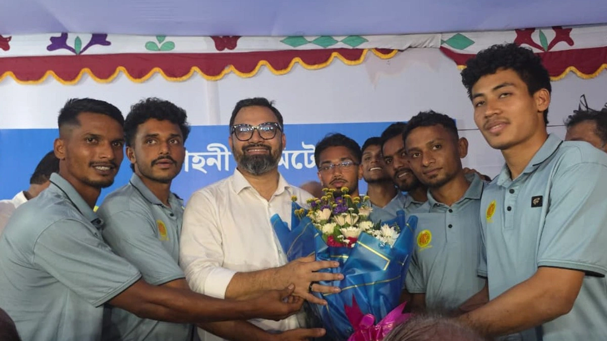 ক্লাব হোক রাজনৈতিক প্রভাবমুক্ত