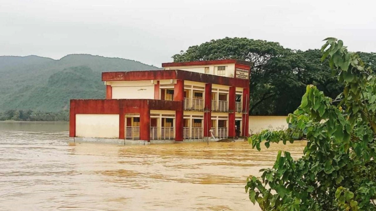 দুই জেলায় বন্যা, তিন জেলা ঝুঁকিতে