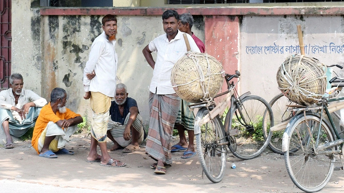 ‘বউ-ছাওয়া নিয়া কষ্টে আছি, খালি এক গ্লাস পানি খ্যায়া আসচু’
