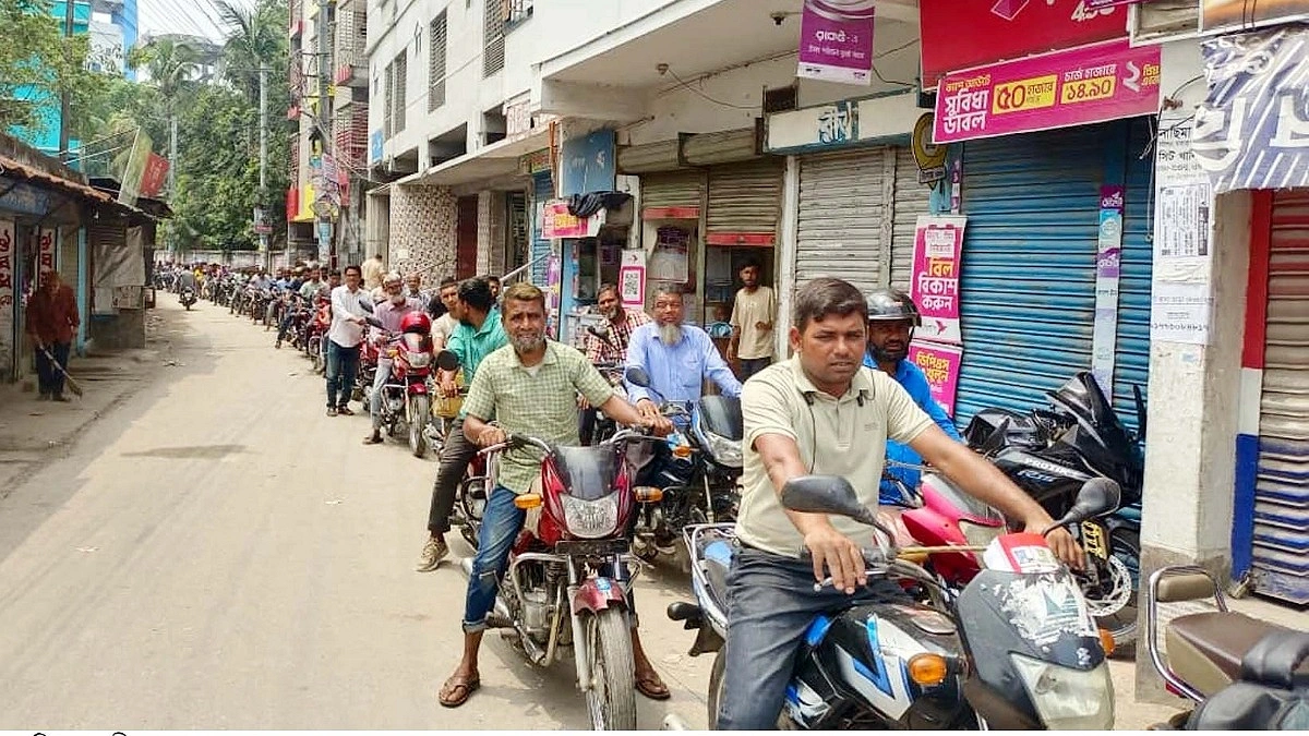 দামও বাড়ছে লাইনও শেষ হয়না!