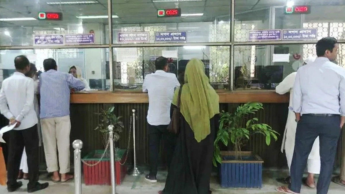 নতুন সময়সূচিতে প্রথম দিন অফিস ও ব্যাংক
