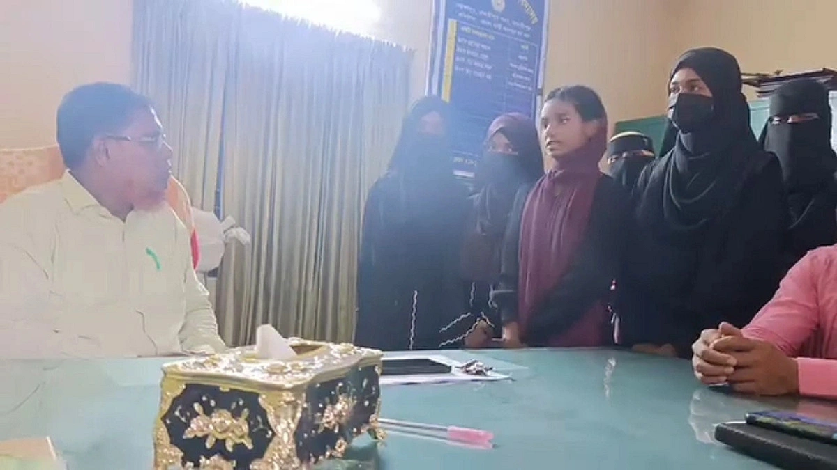 এসএসসির ২০ শিক্ষার্থীর ফরমের টাকা গেল কই