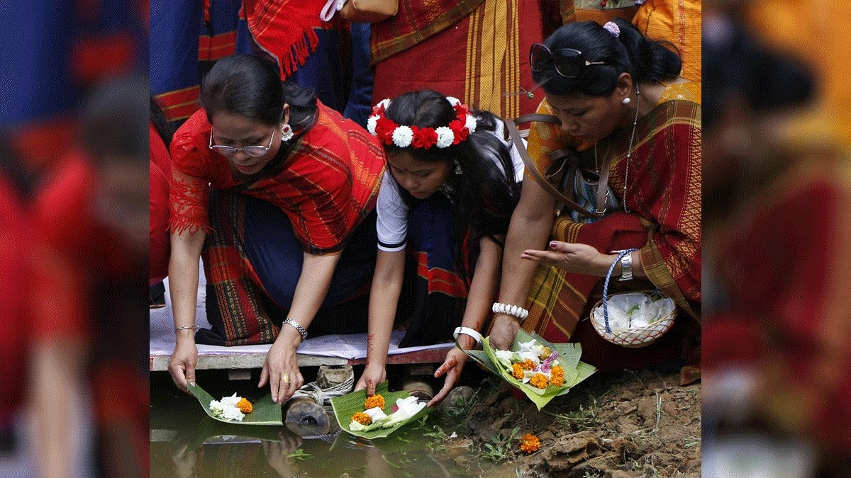 এটি চাকমা সম্প্রদায়ের কাছে ‘ফুল বিজু’ ত্রিপুরা সম্প্রদায়ের ‘হারিবসু’ এবং মারমা সম্প্রদায়ের কাছে ‘সূচিকাজ’ নামে পরিচিত