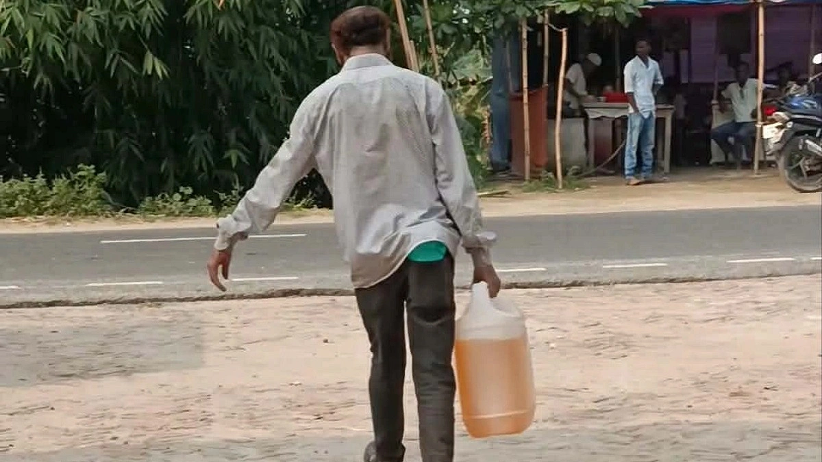 ট্যাগ অফিসারের সহযোগিতায় তেল পাচার!