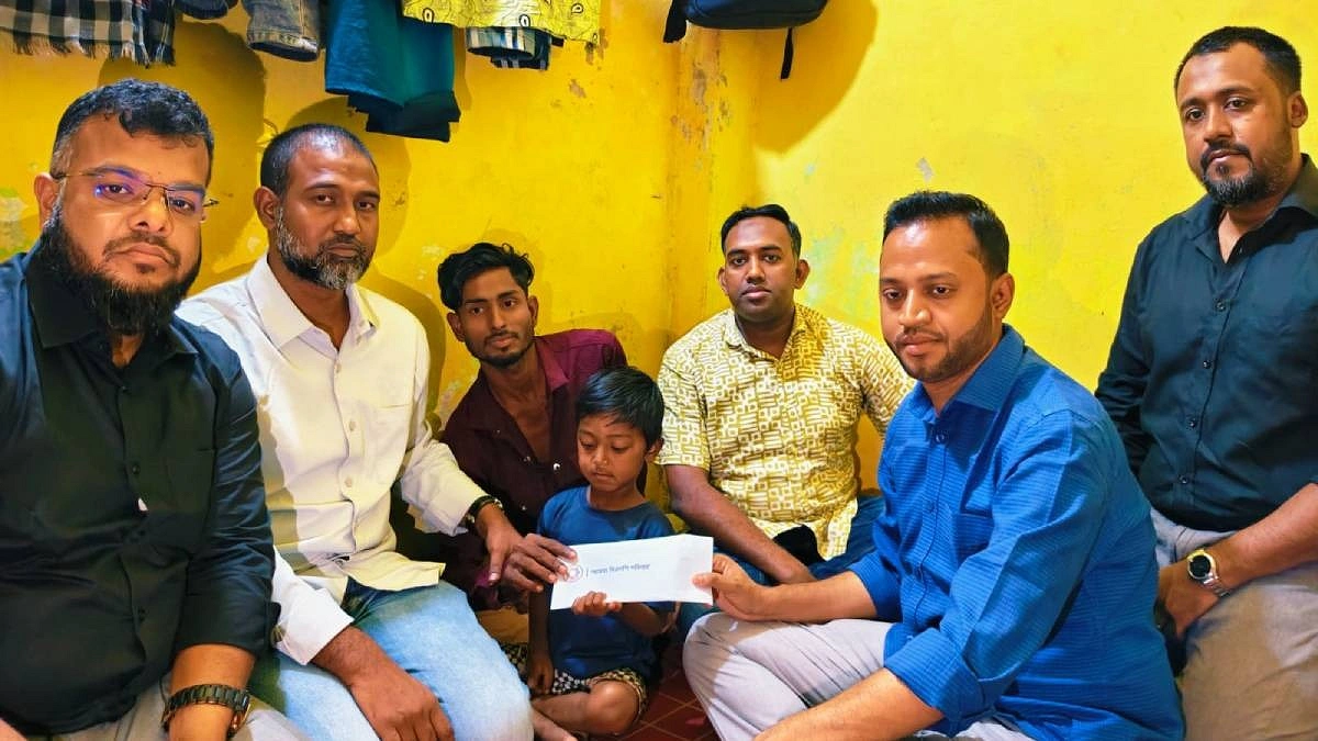 শিশু রাতুল ও বৃদ্ধা শাহানুরের পাশে প্রধানমন্ত্রী