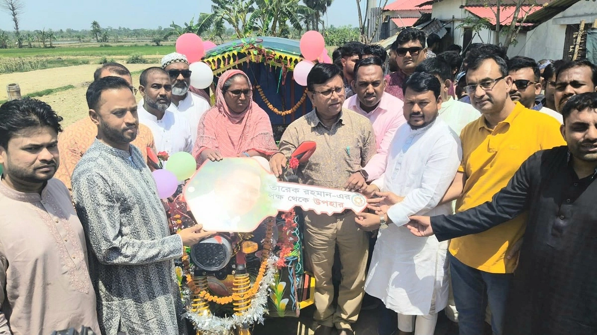 রাজশাহীর টুলি বেগমের কাছে উপহার পাঠালেন প্রধানমন্ত্রী