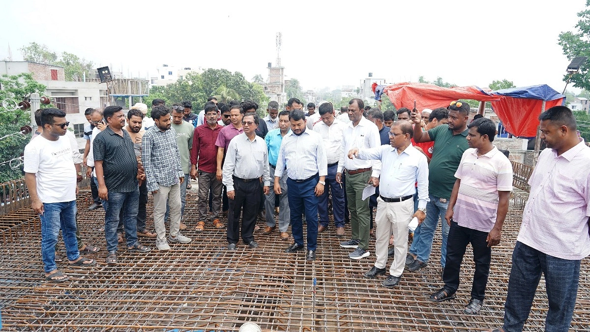 চলমান প্রকল্পে গতি আনতে রাসিক প্রশাসকের কড়া নির্দেশ