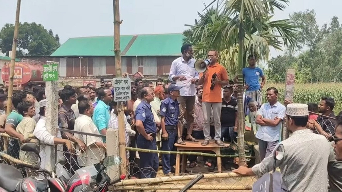 মিছিল নিয়ে ইউএনওর ওপর হামলা, অস্ত্র কেড়ে নেওয়ার চেষ্টা