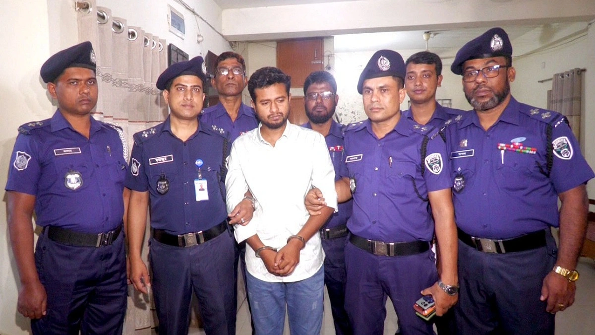 ভুয়া কবিরাজের প্রতারণা, জামালপুরে স্বর্ণালঙ্কারসহ গ্রেপ্তার ১