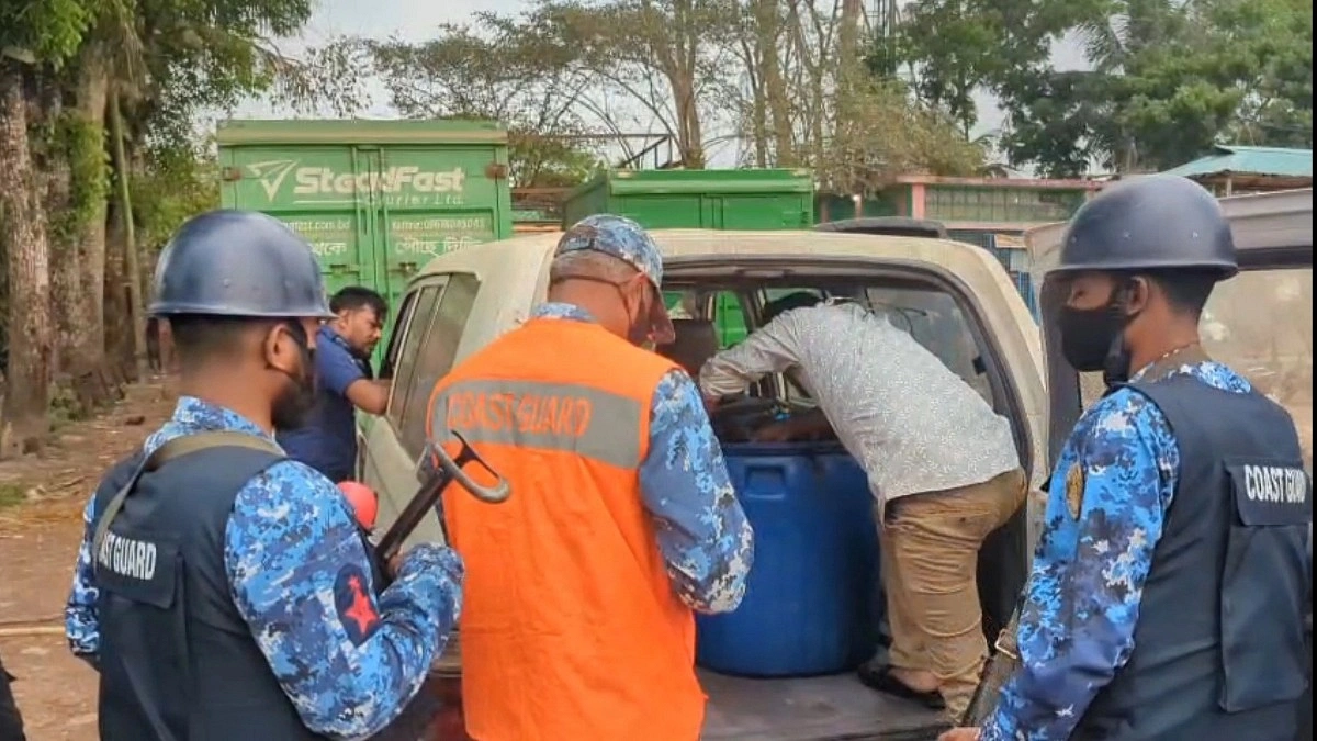ল্যান্ড ক্রুজারে পাচারের সময় ১ লাখ ৪০ হাজার রেনু পোনা জব্দ