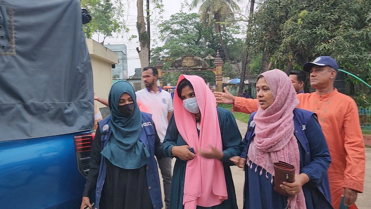 হানি ট্র্যাপে পড়ে ৬ লাখ টাকা খোয়ালেন ব্যবসায়ী
