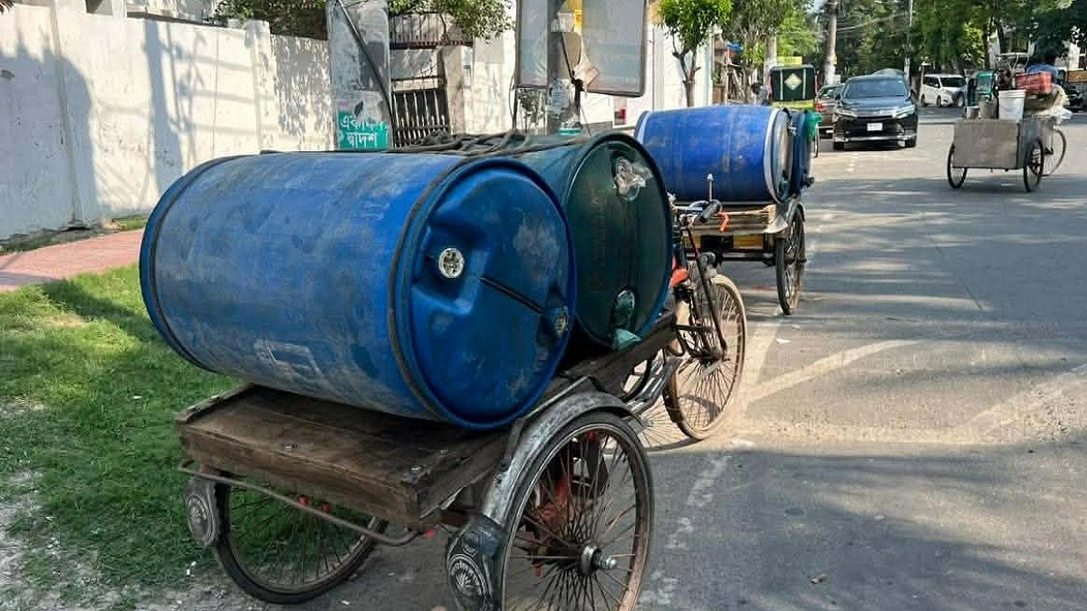জুমায় যাওয়ার পথে তেল জব্দ করলেন হুইপ