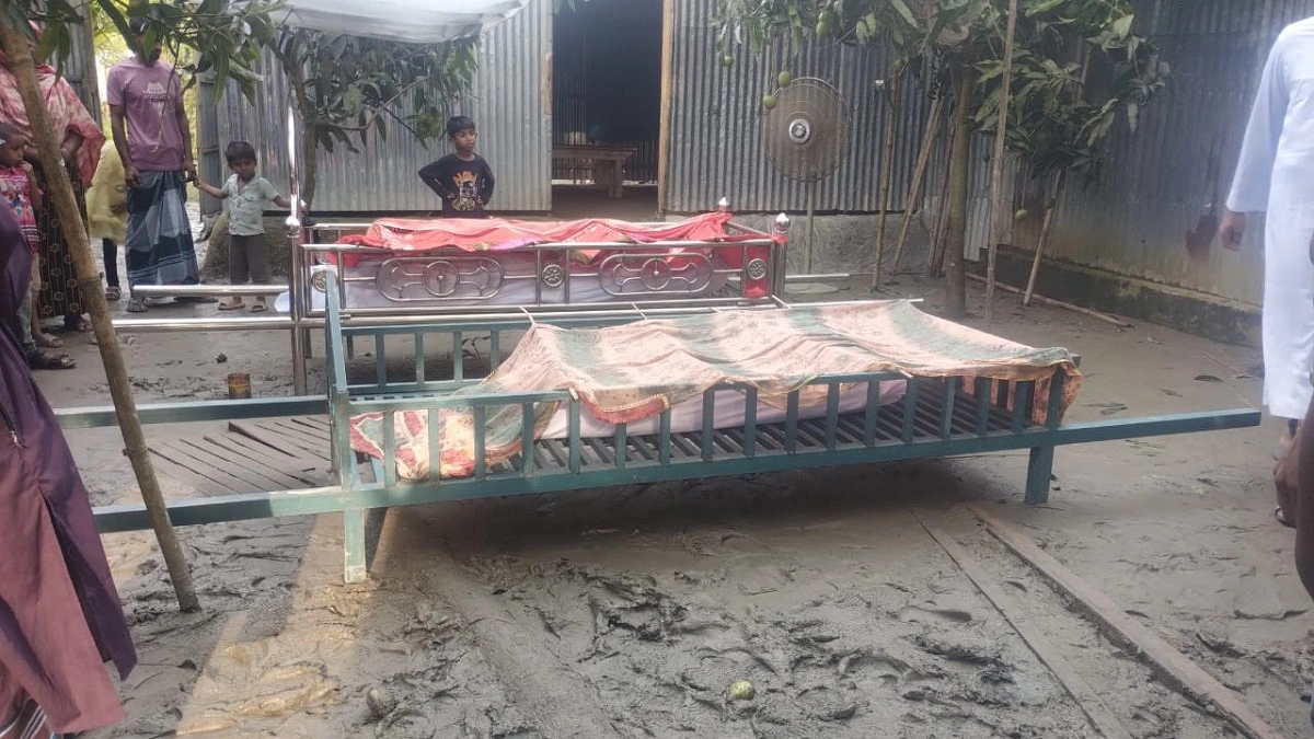 ১২ দিনের নবজাতক রেখে বাবার বিদায়, পাশে চিরনিদ্রায় রাজকন্যা