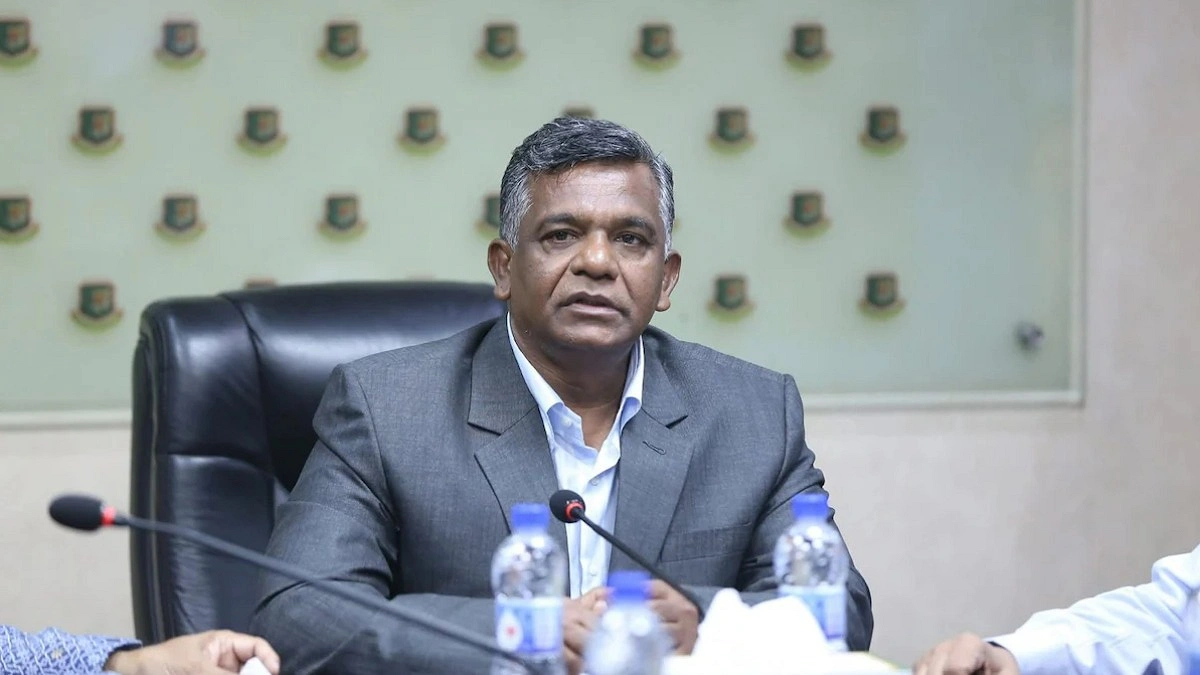 চেয়ারও গেল মানও গেল