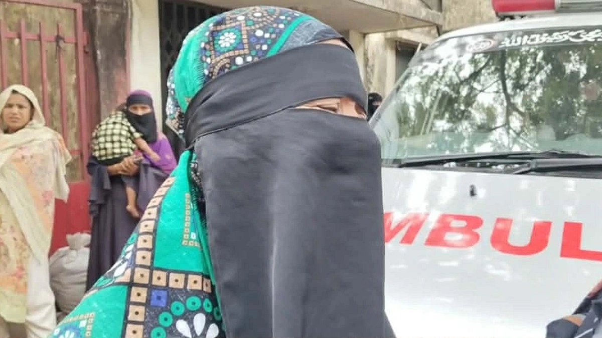 যৌতুকের দাবিতে গৃহবধূকে হত্যার অভিযোগ, স্বামী পলাতক